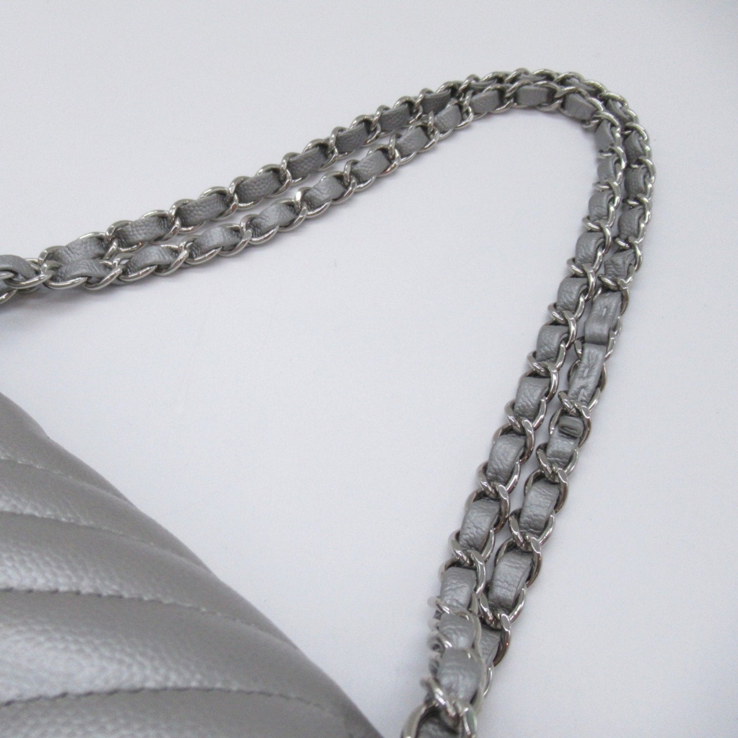 CHANEL V-stitched ChainShoulder Silver Caviar Skin (Grained Calf)