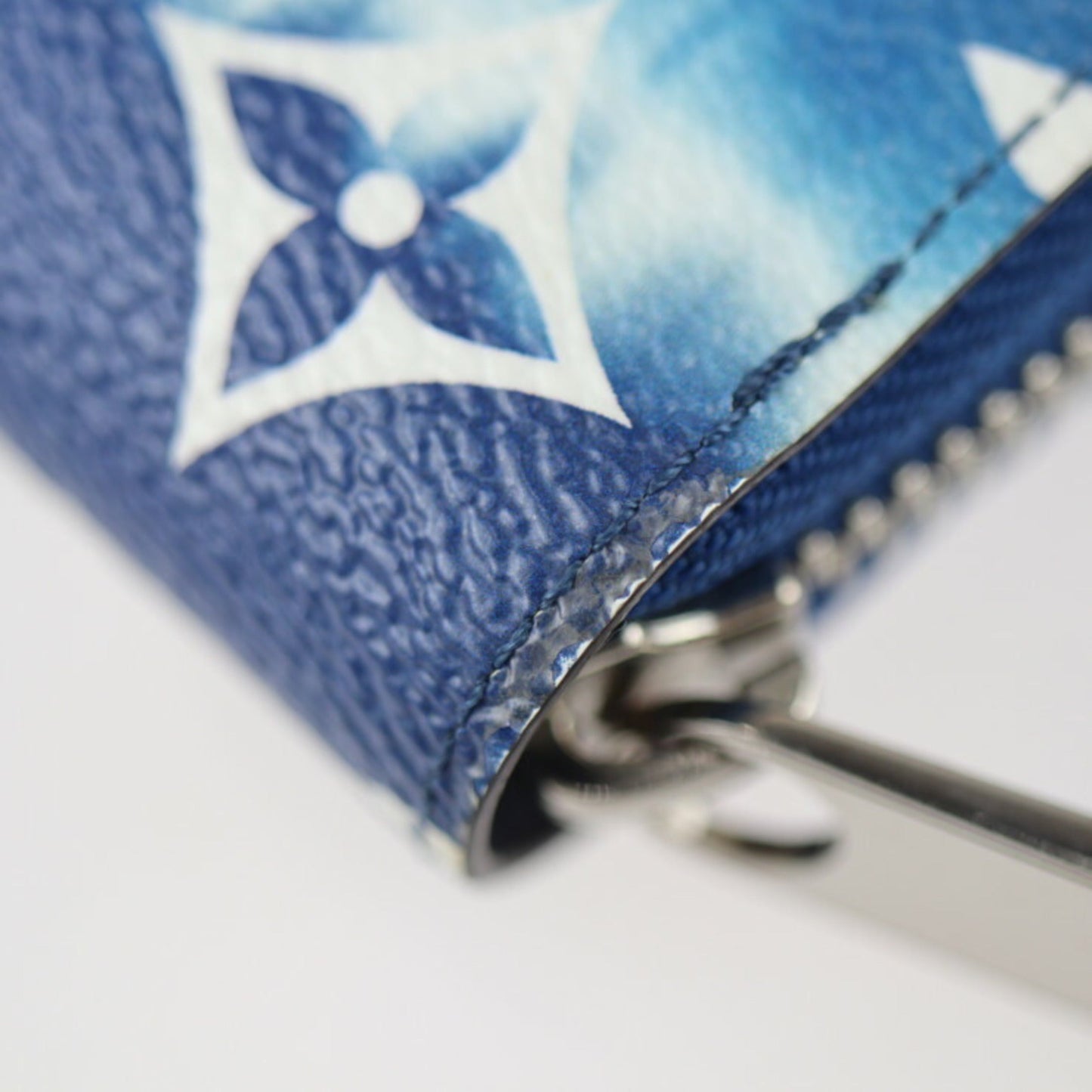 LOUIS VUITTON Zippy Wallet LV Escal Long M68841 Monogram Canvas Blue White Silver Hardware Round Zipper Vuitton