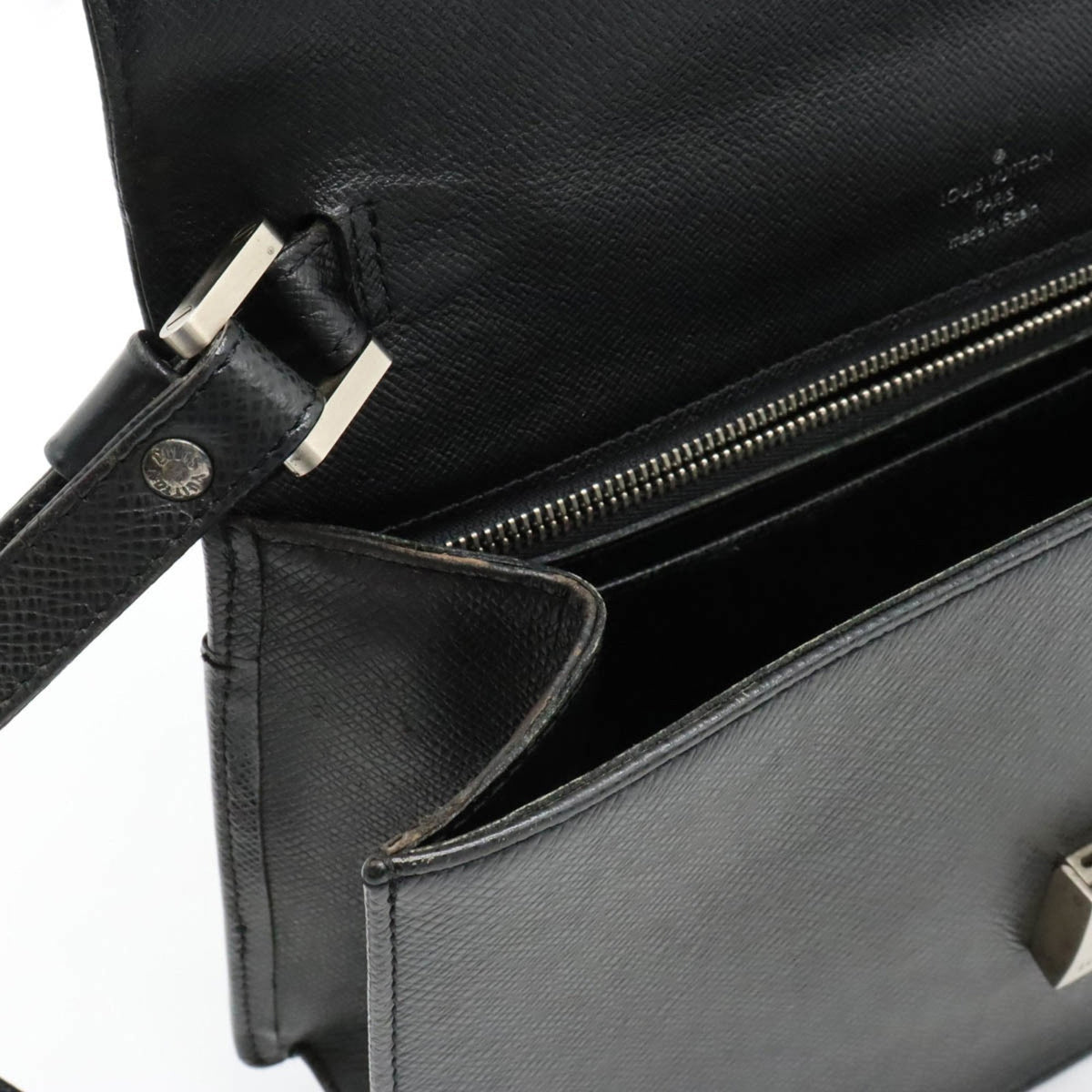 LOUIS VUITTON Taiga Selenga Second Bag Clutch Leather Ardoise Black M30782