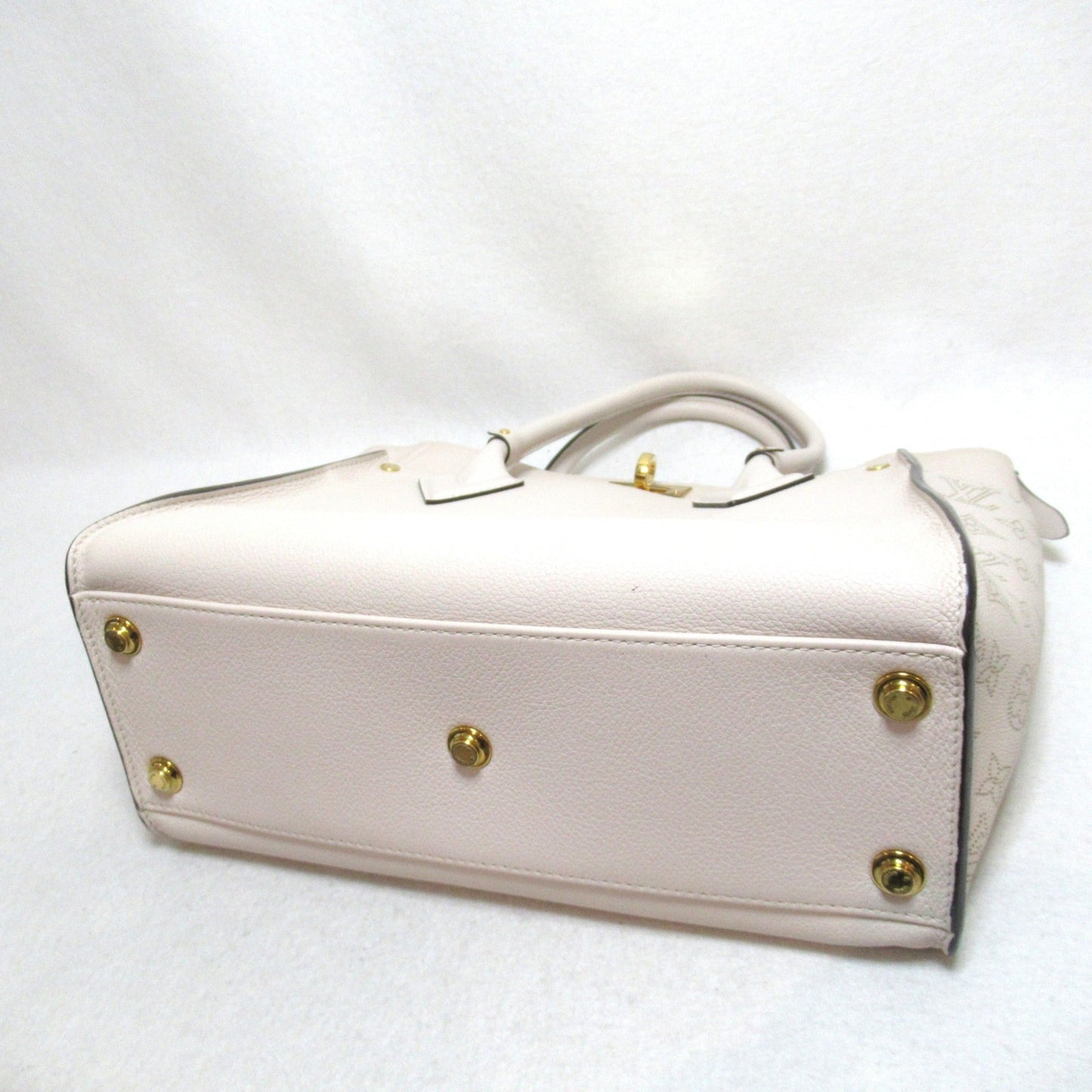 LOUIS VUITTON On My Side MM2wayShoulder Bag Ivory Mahina Calfskin [cowhide] M55802