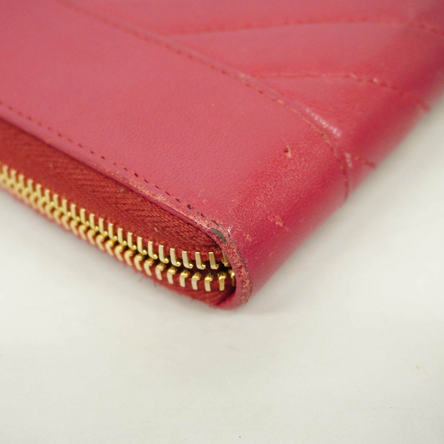 ChanelAuth  V-stitch Gold Hardware Women's Lambskin Long Wallet [bi-fold] Pink