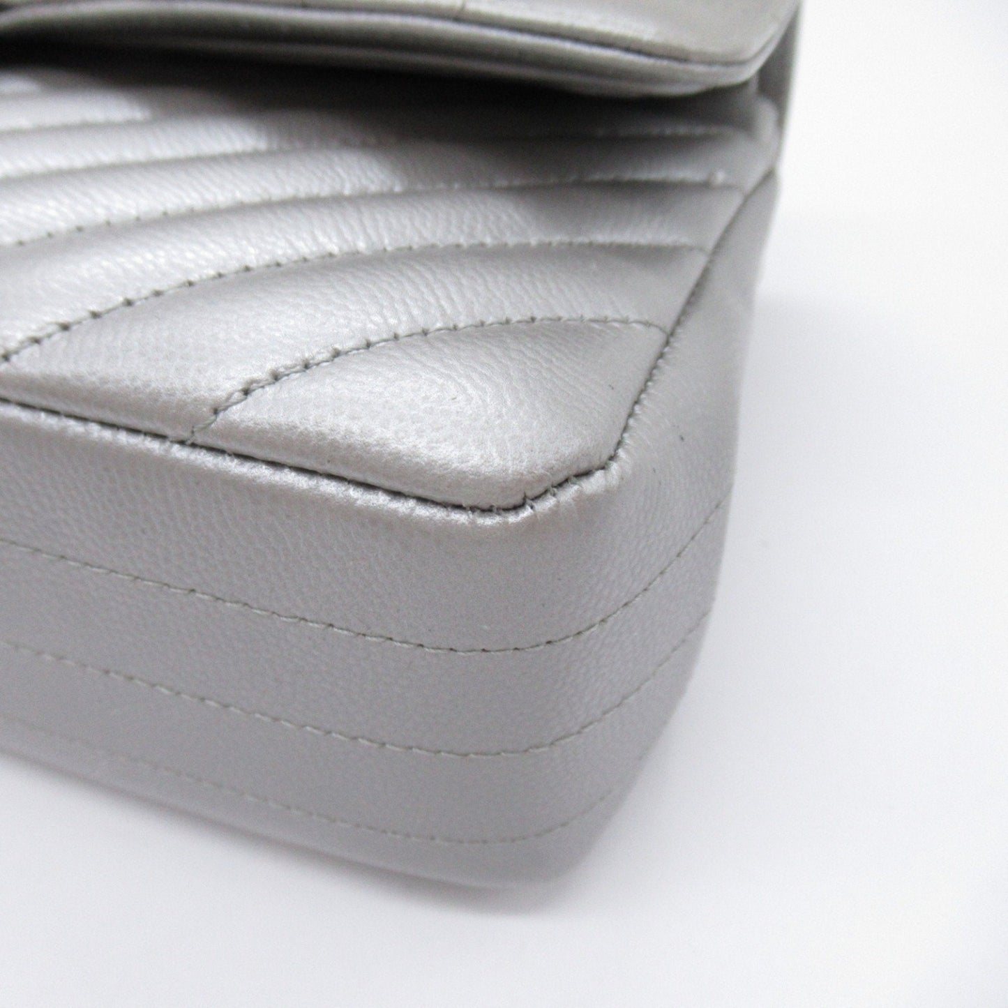 CHANEL V-stitched ChainShoulder Silver Caviar Skin (Grained Calf)