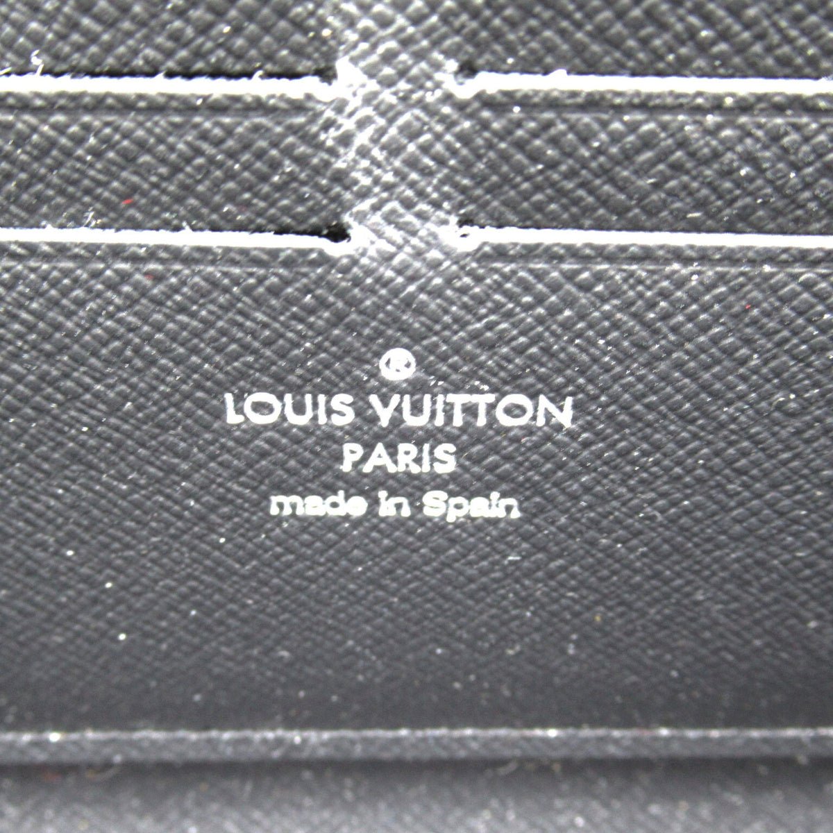 LOUIS VUITTON Zippy Dragonne Black Black Taiga leather M69409