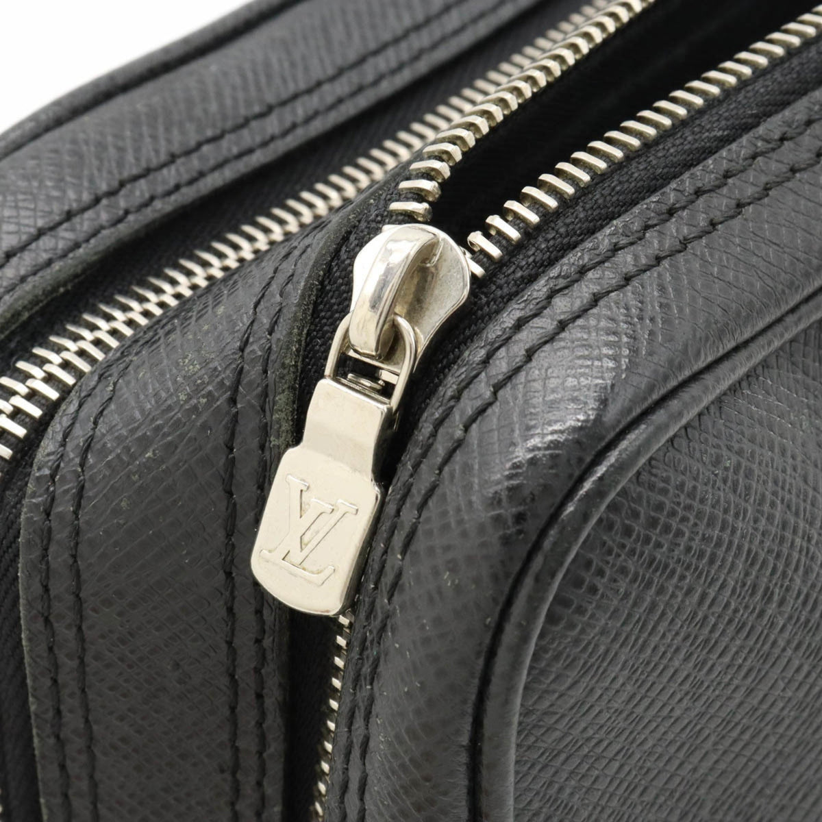 LOUIS VUITTON Taiga Pavel Second Bag Clutch Leather Ardoise Black M31142