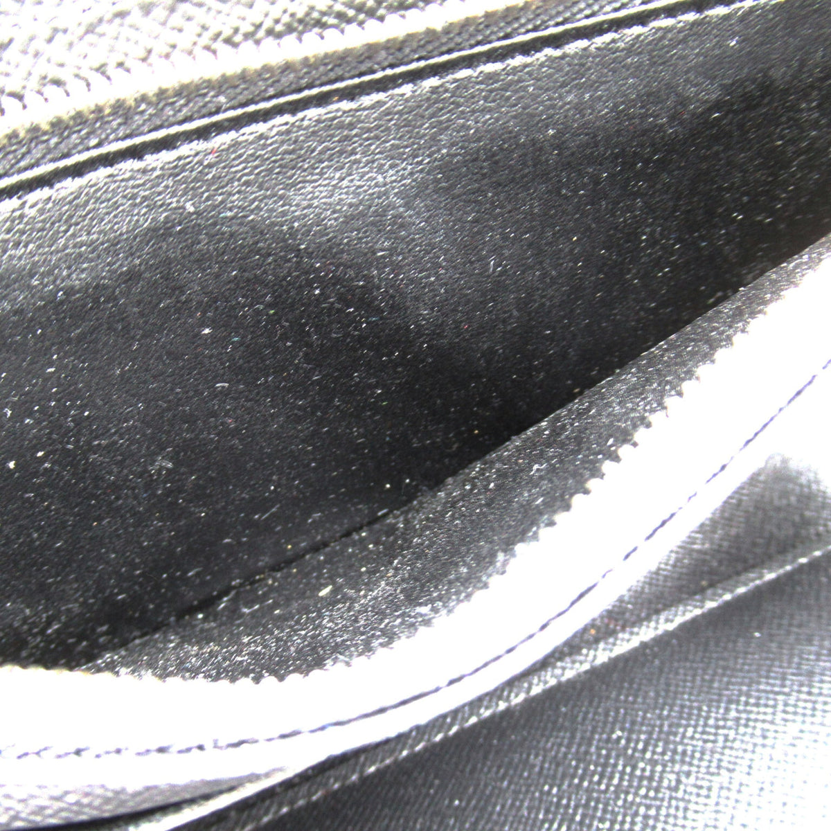 LOUIS VUITTON Zippy Dragonne Black Black Taiga leather M69409