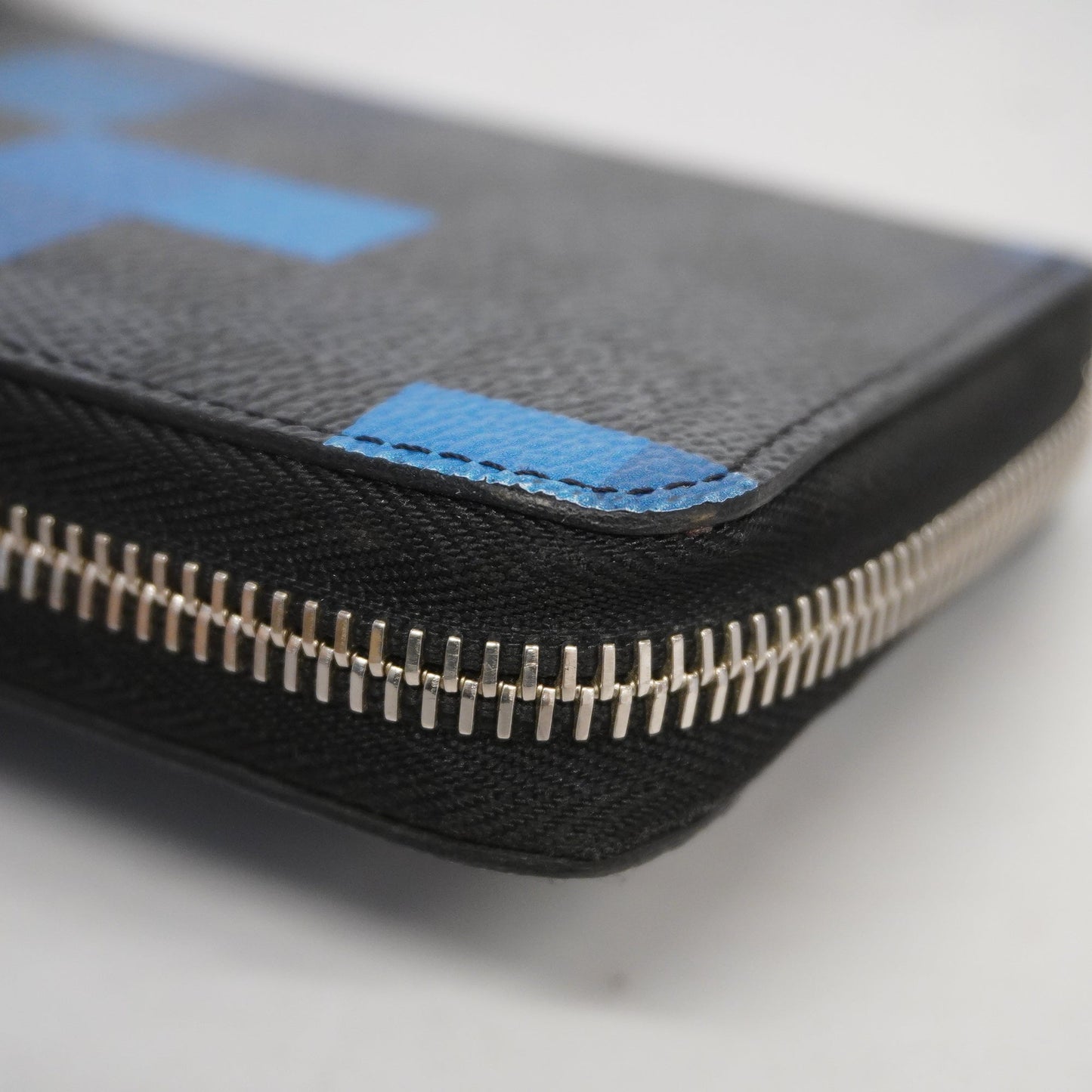 LOUIS VUITTONAuth  Damier Graphite Pixel Zippy Wallet Vertical N60170