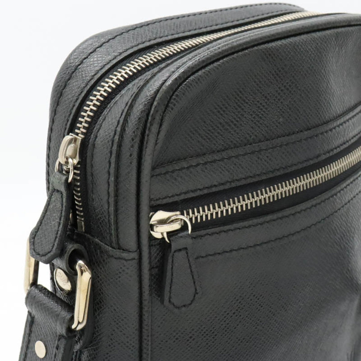 LOUIS VUITTON Taiga Dimitri Shoulder Bag Leather Ardoise Black M32462