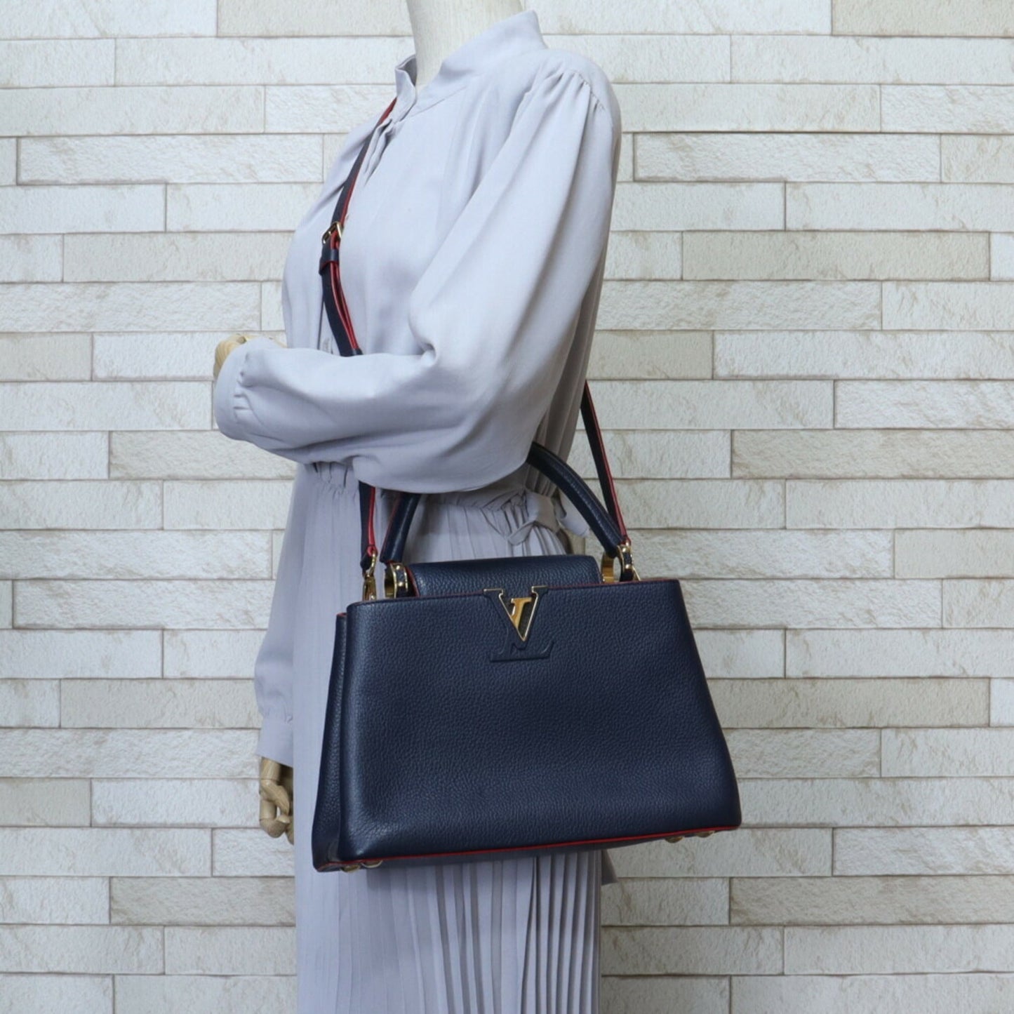 LOUIS VUITTON Capucines MM Shoulder Bag Leather M42253 Navy Ladies