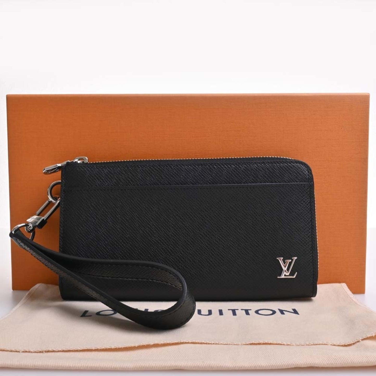 LOUIS VUITTON Taiga Zippy Dragonne Long Wallet M69409 Black Ladies