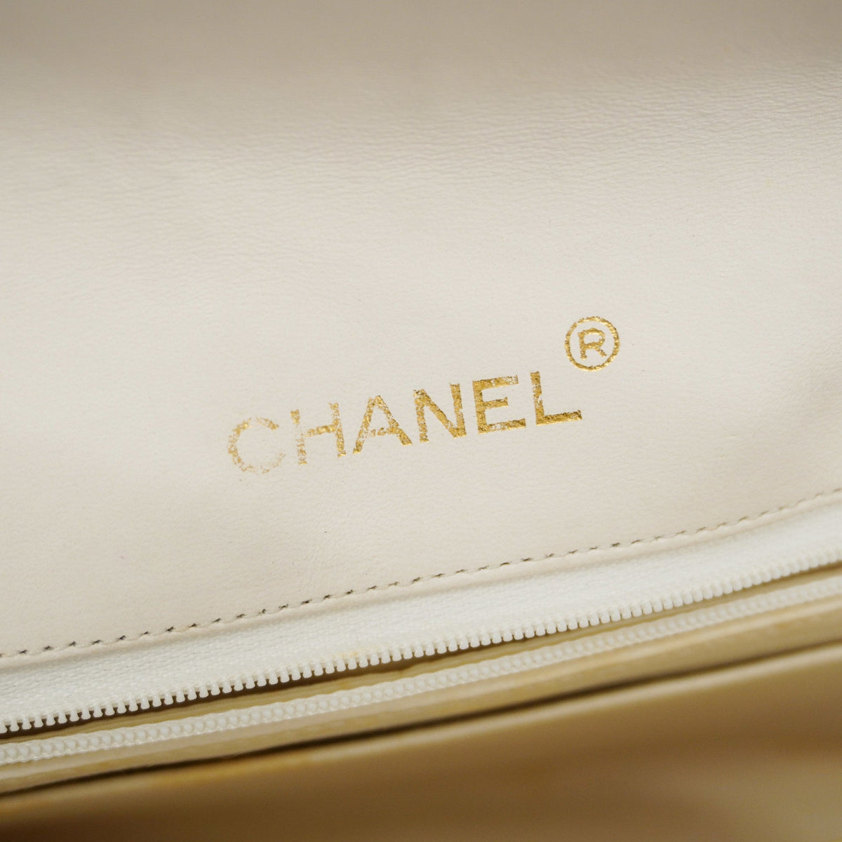 ChanelAuth  Matelasse Chain Shoulder Women's Leather Shoulder Bag White