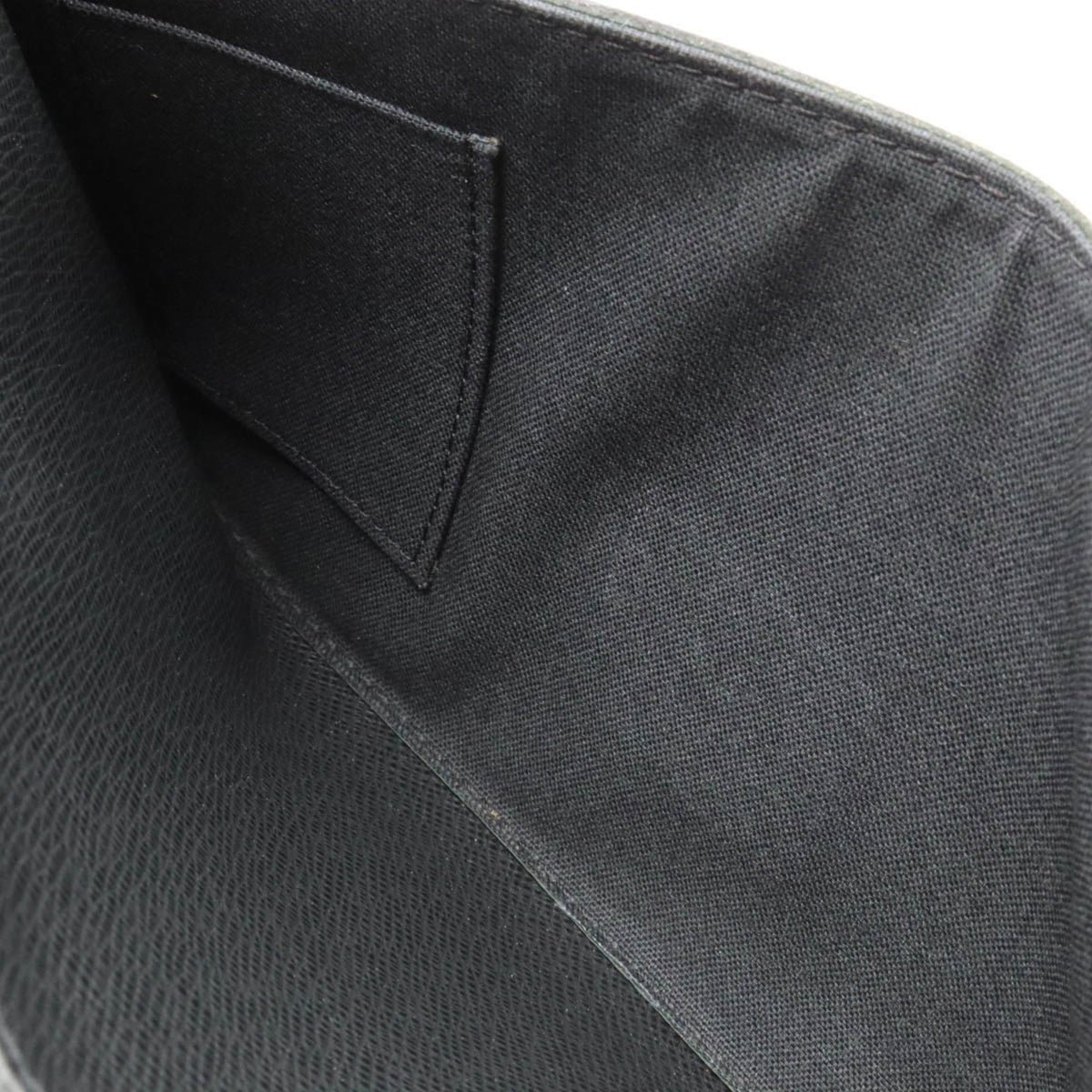 LOUIS VUITTON Taiga Belair Second Bag Clutch Ardoise Black M32592
