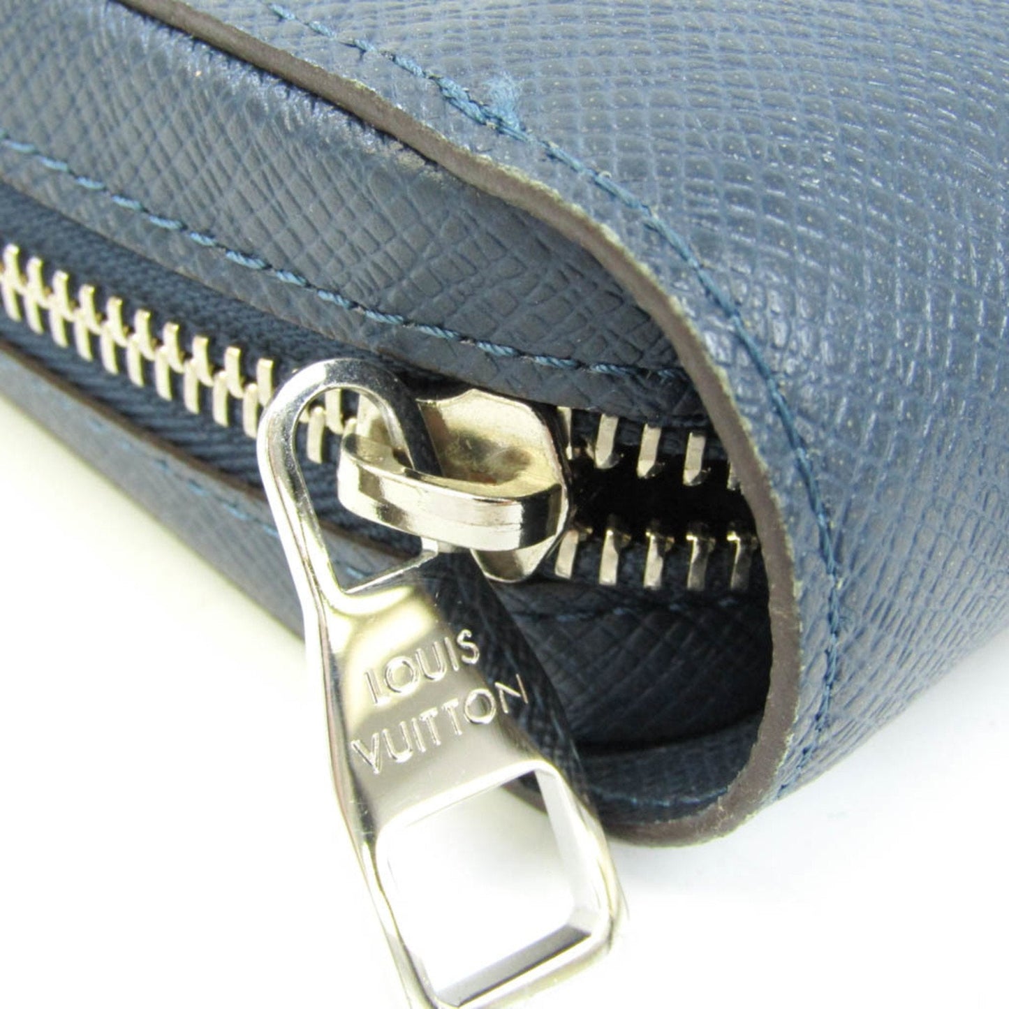 LOUIS VUITTON Taiga Zippy XL M42098 Men's Taiga Leather Long Wallet [bi-fold] Ocean