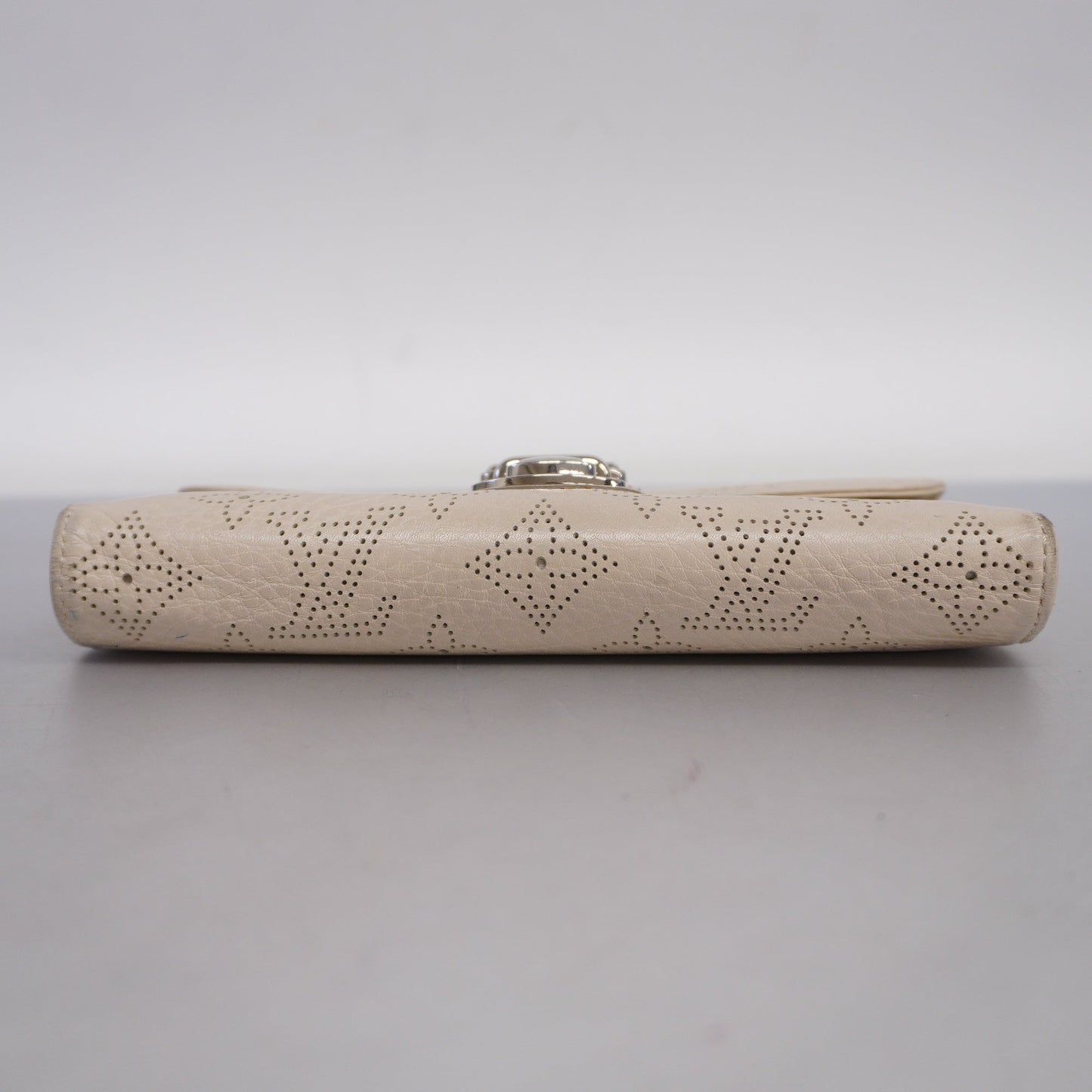 LOUIS VUITTONAuth  Mahina Portefeuilles Amelia M58156 Women's Long Wallet Blanc