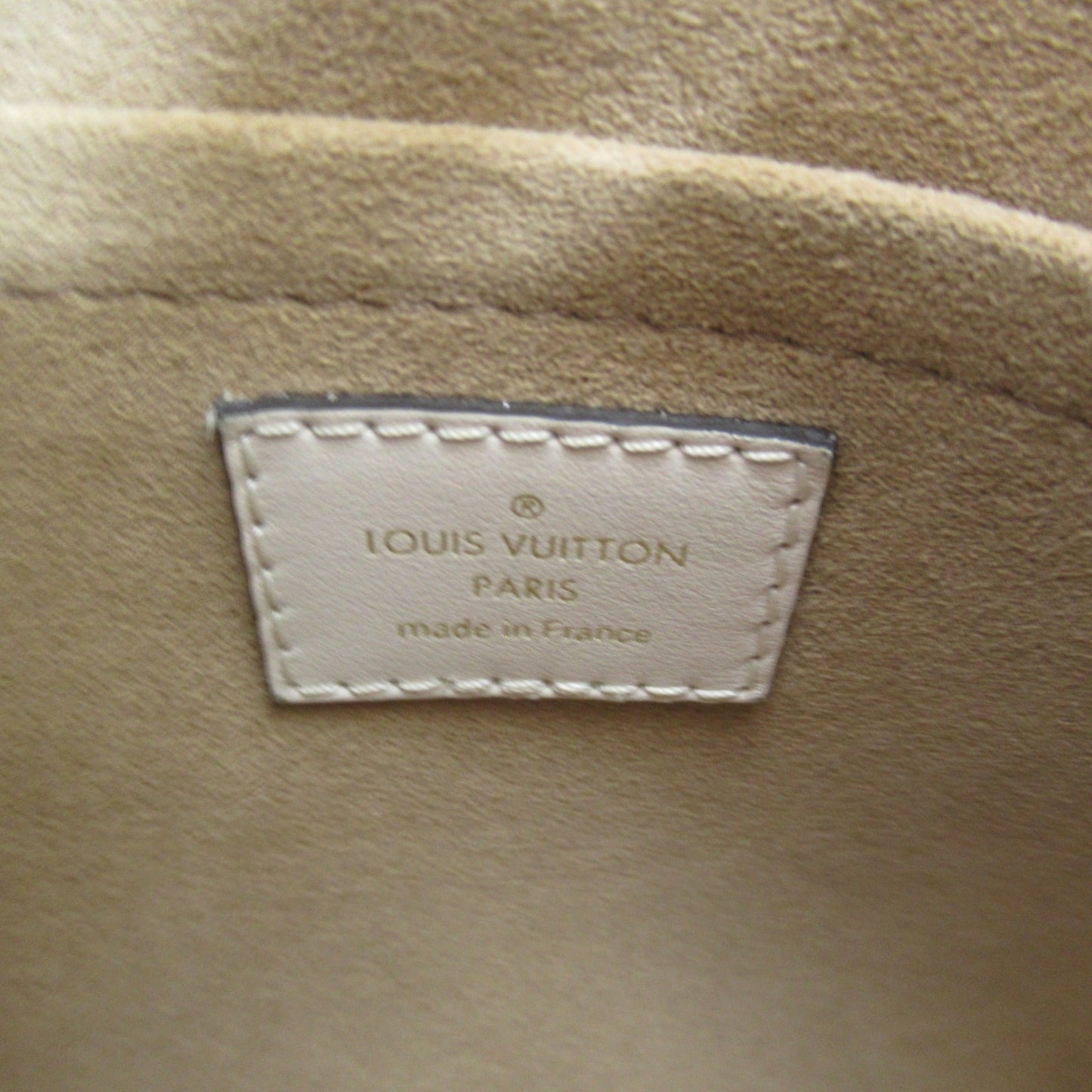 LOUIS VUITTON On My Side MM2wayShoulder Bag Ivory Mahina Calfskin [cowhide] M55802