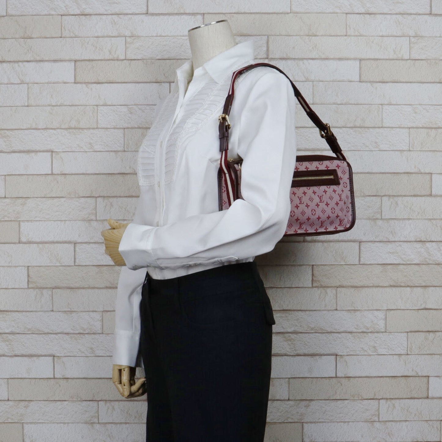 Louis Vuitton Pochette Catline Monogram Mini Shoulder Bag Threes Ladies