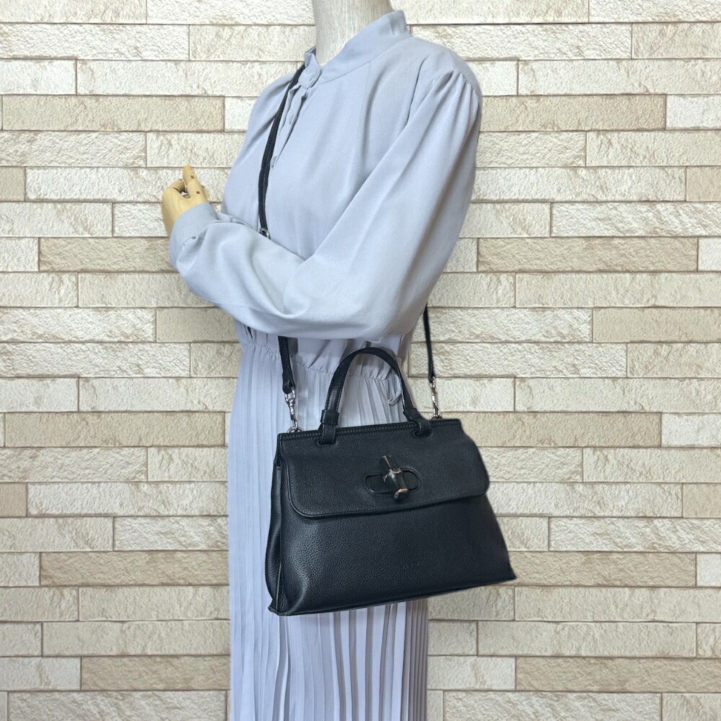 Gucci Black Leather Shoulder Bag