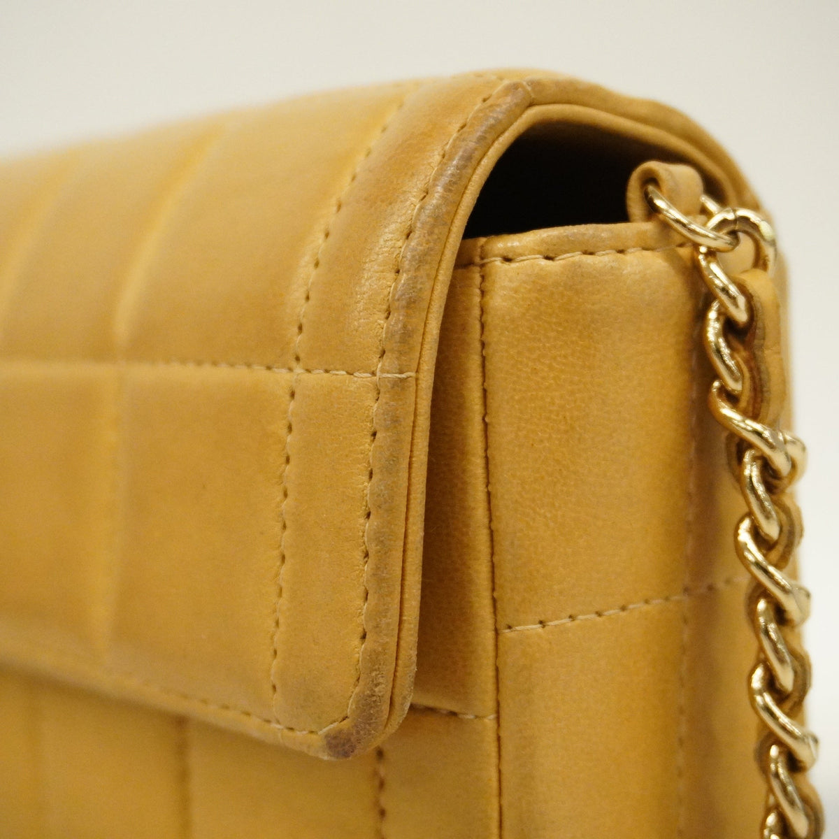ChanelAuth  Chocolate Bar Chain Shoulder Women's Leather Shoulder Bag Beige