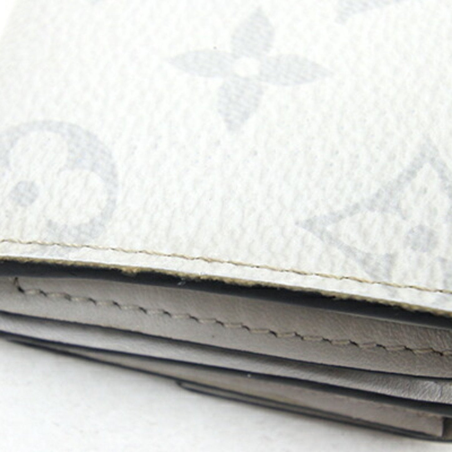 LOUIS VUITTON Trifold Wallet Taigarama Discovery M67621 Men's White