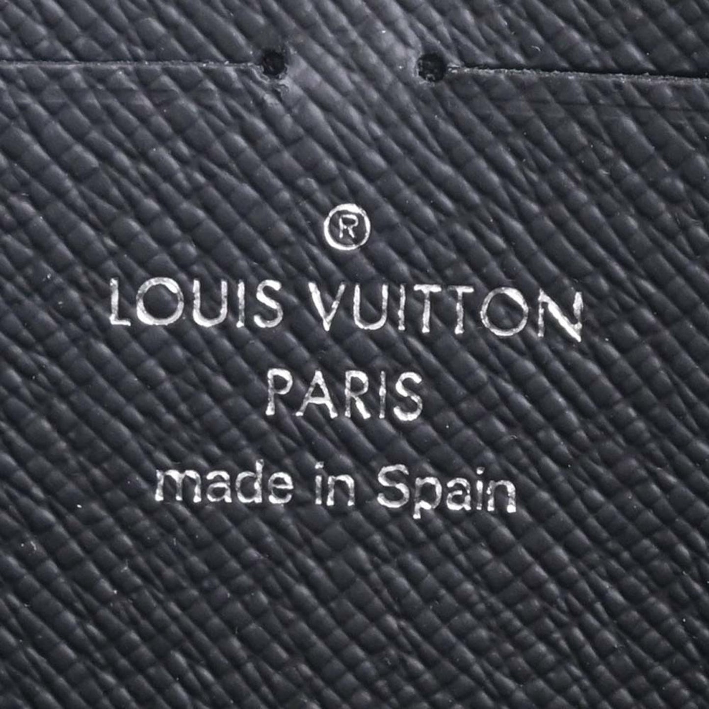 LOUIS VUITTON Taiga Zippy Dragonne Long Wallet M69409 Black Ladies