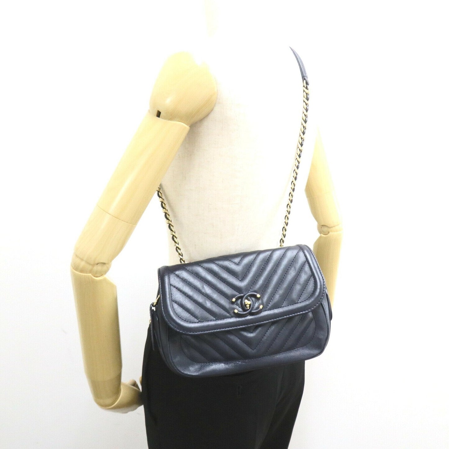 CHANEL V-stitch chain shoulder bag, calf leather, for women, navy