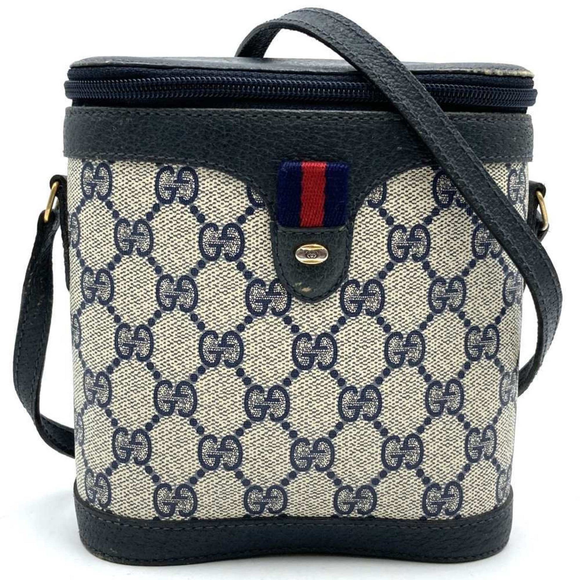 Gucci Navy Gg Supreme Canvas Shoulder Bag ()