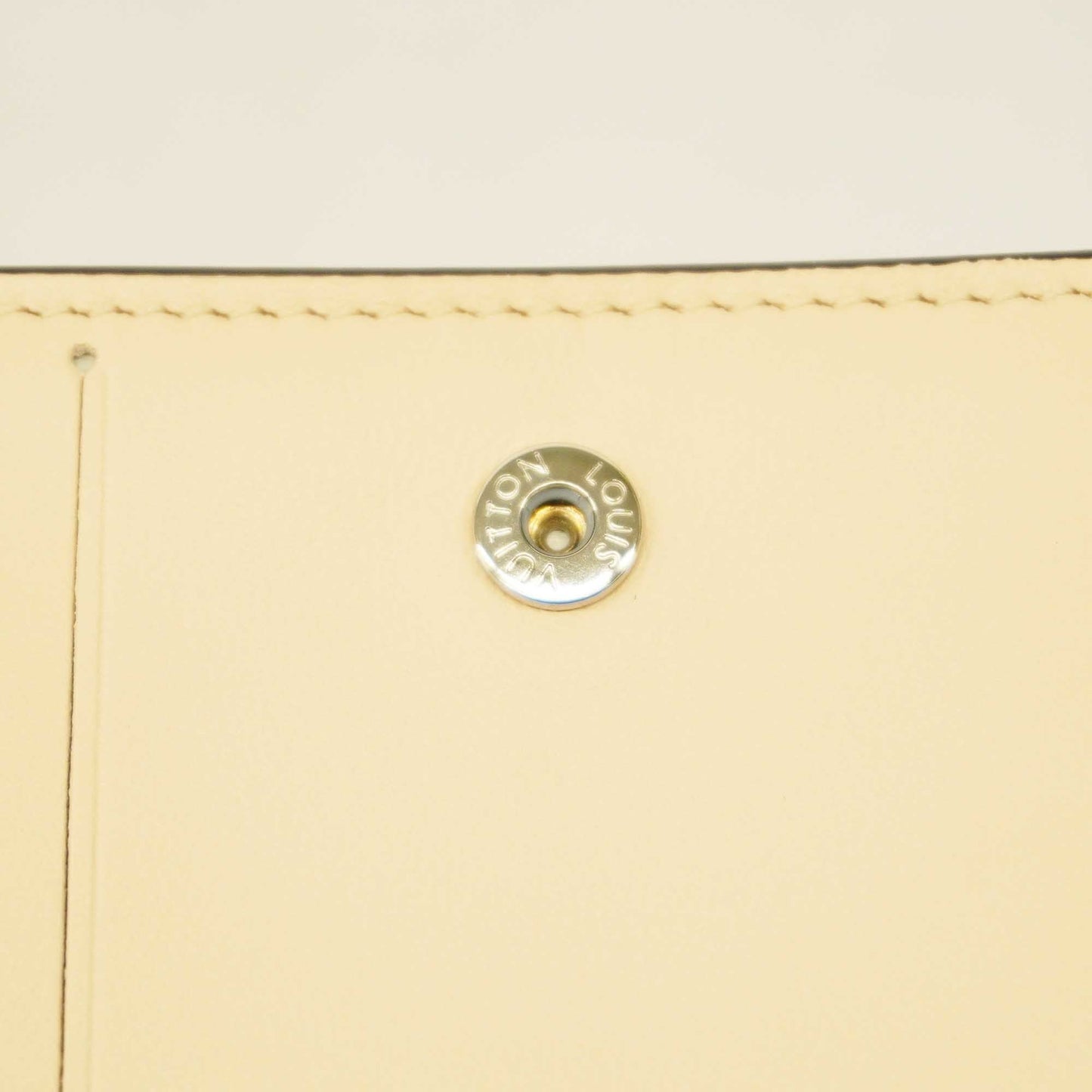 LOUIS VUITTONAuth  Mahina Portefeuille Claire M82351 Wallet [bi-fold] Beige