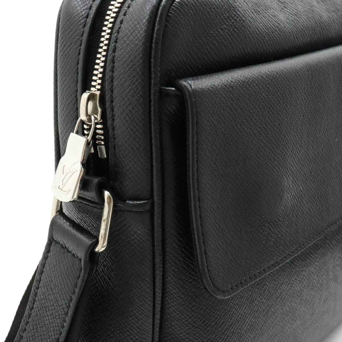 LOUIS VUITTON Taiga Alex Shoulder Bag Leather Noir Black M30260