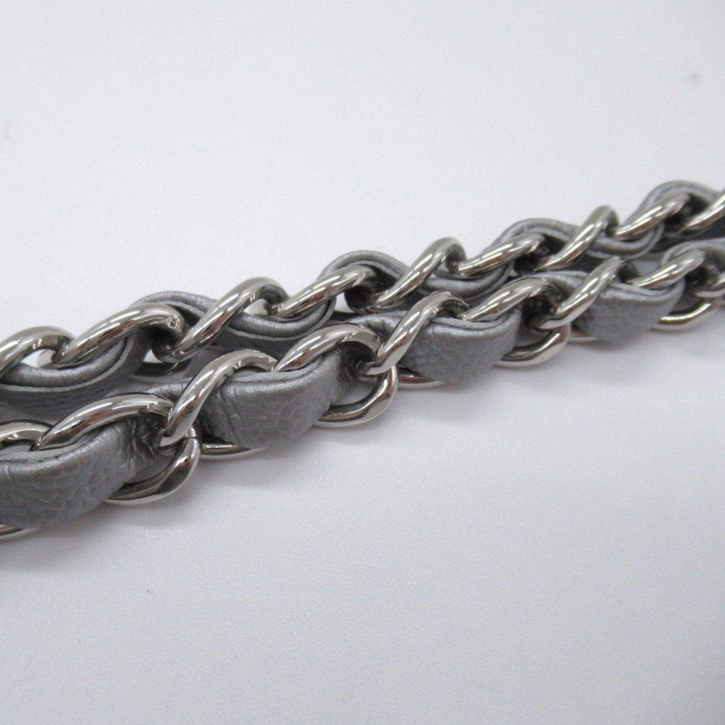CHANEL V-stitched ChainShoulder Silver Caviar Skin (Grained Calf)