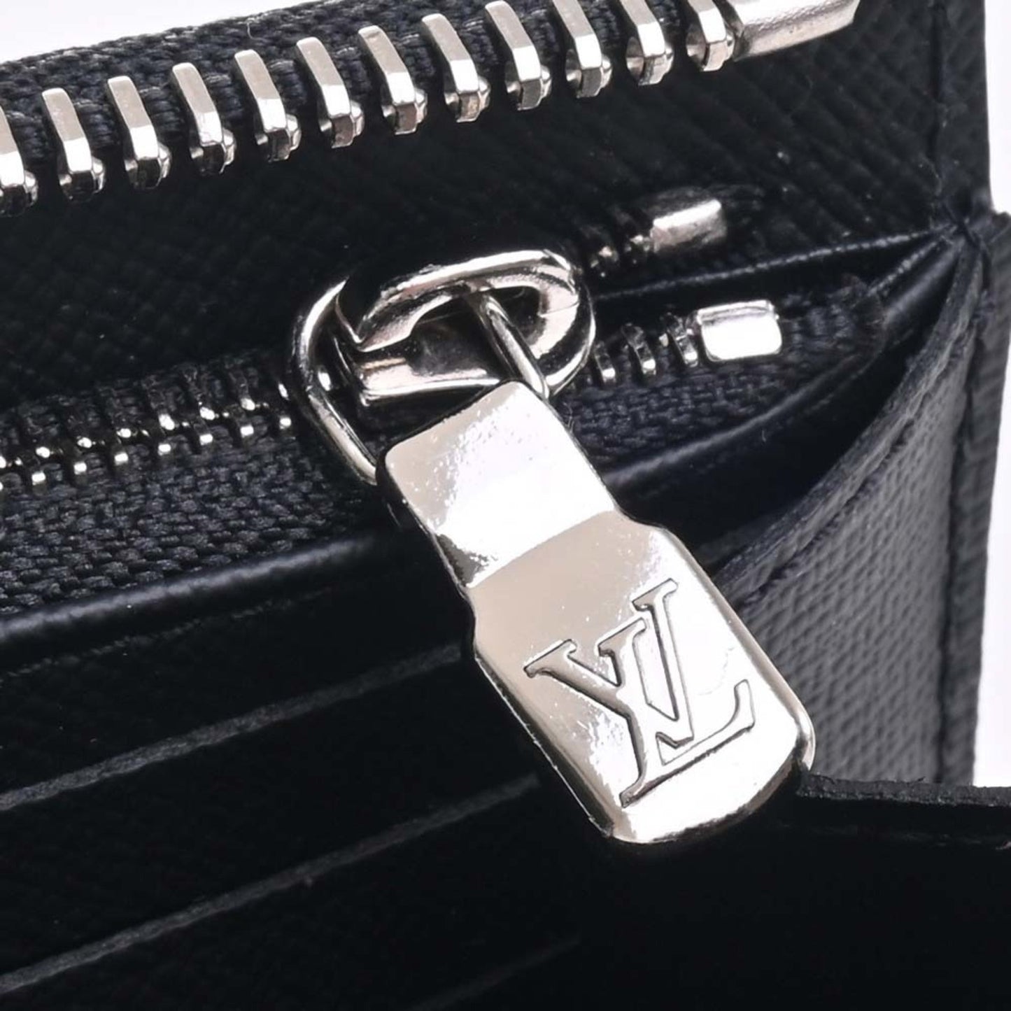 LOUIS VUITTON Taiga Zippy Dragonne Long Wallet M69409 Black Ladies