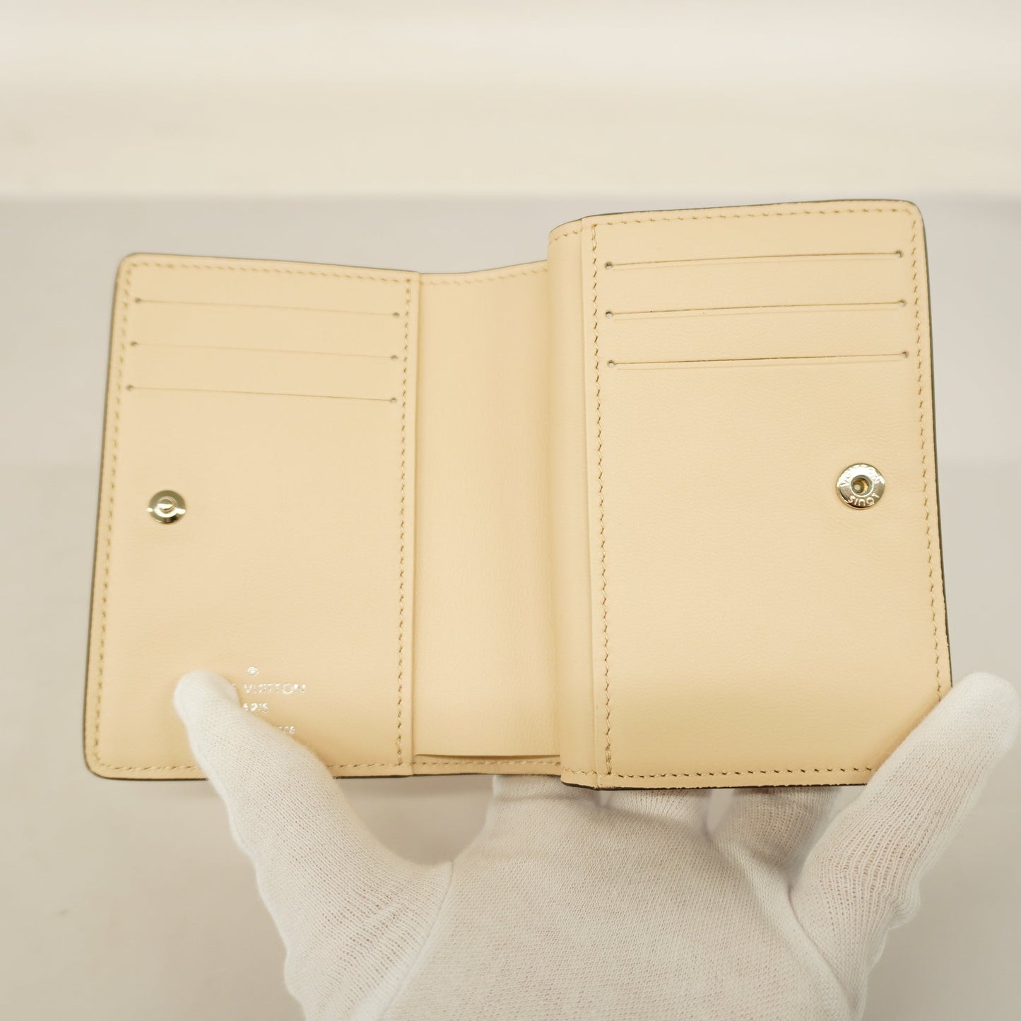 LOUIS VUITTONAuth  Mahina Portefeuille Claire M82351 Wallet [bi-fold] Beige