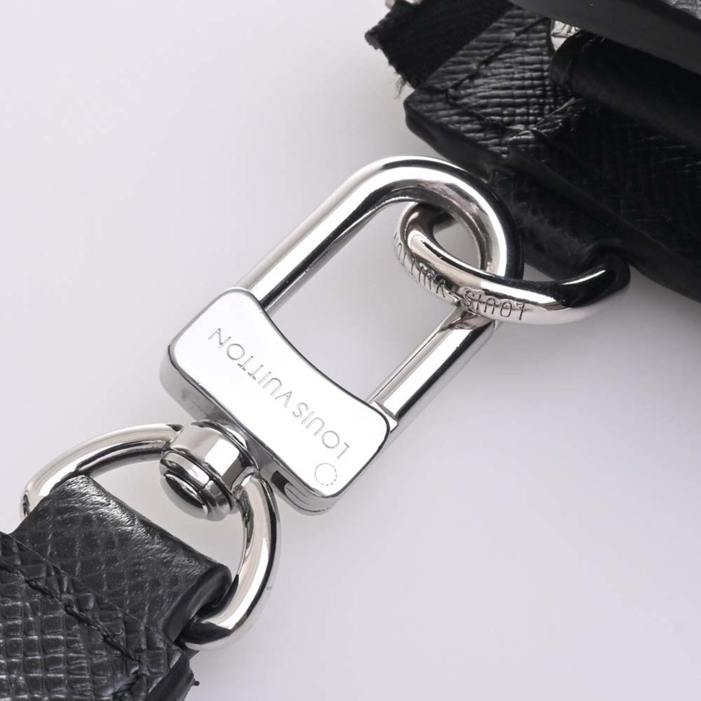 LOUIS VUITTON Taiga Zippy Dragonne Long Wallet M69409 Black Ladies