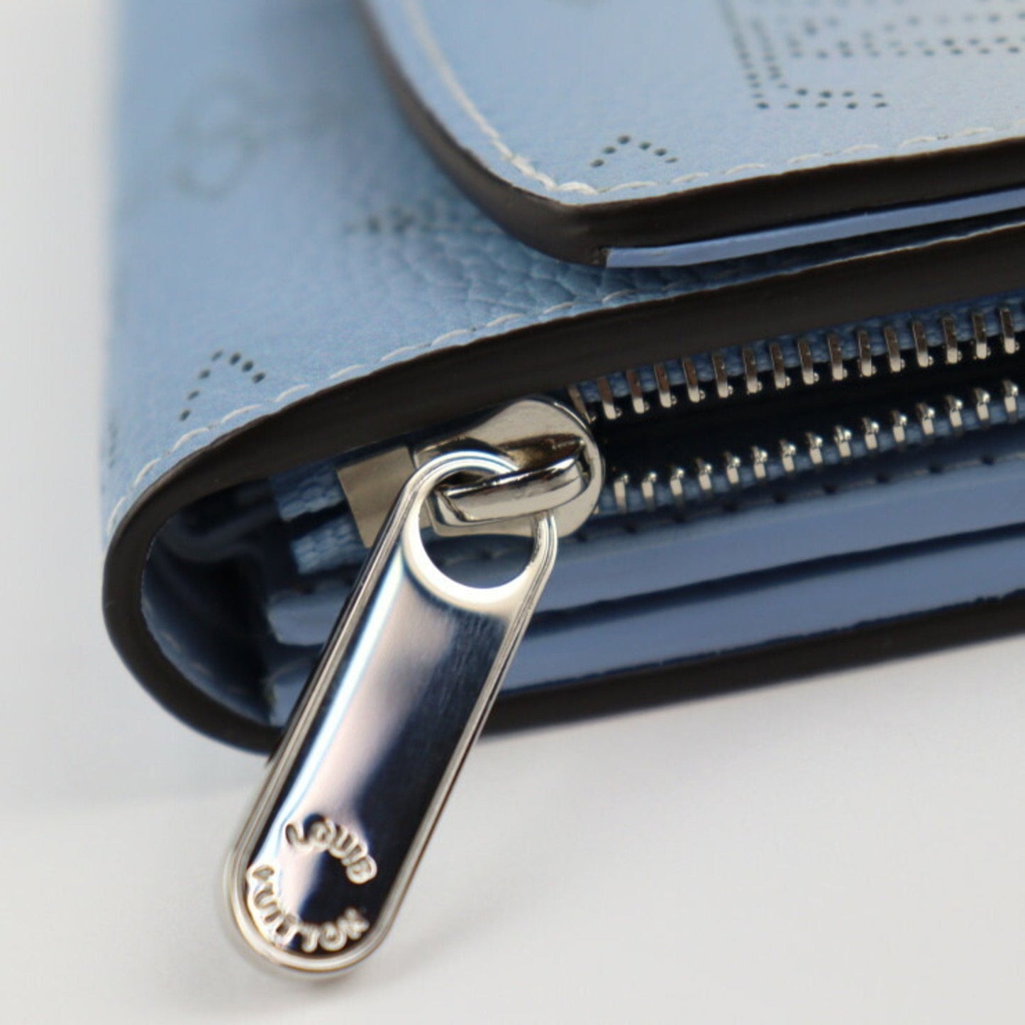 LOUIS VUITTON Portefeuille Iris Compact Monogram Mahina Bifold Wallet M80492 Leather Blue Gradation Silver Metal Fittings