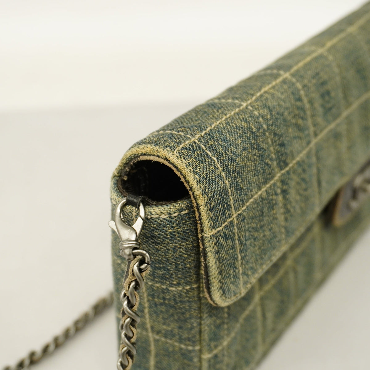 ChanelAuth  Chocolate Bar Chain Shoulder Women's Denim Shoulder Bag Blue