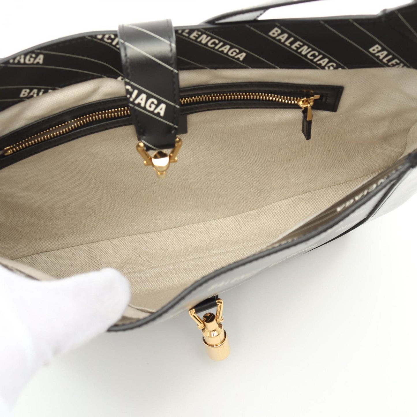 Gucci Black White Leather Shoulder Bag