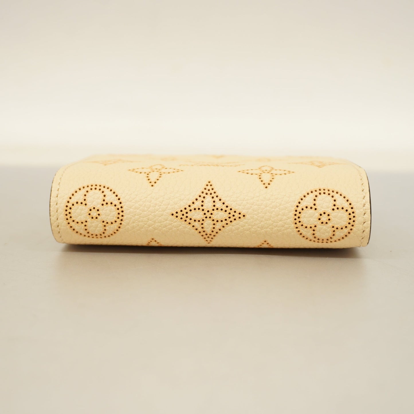 LOUIS VUITTONAuth  Mahina Portefeuille Claire M82351 Wallet [bi-fold] Beige