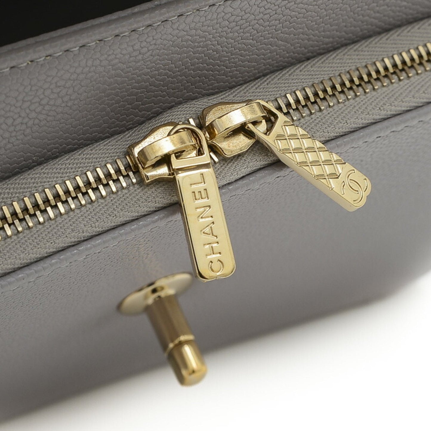 Chanel Affinity Chain Shoulder Bag in Caviar Skin Grey A93749