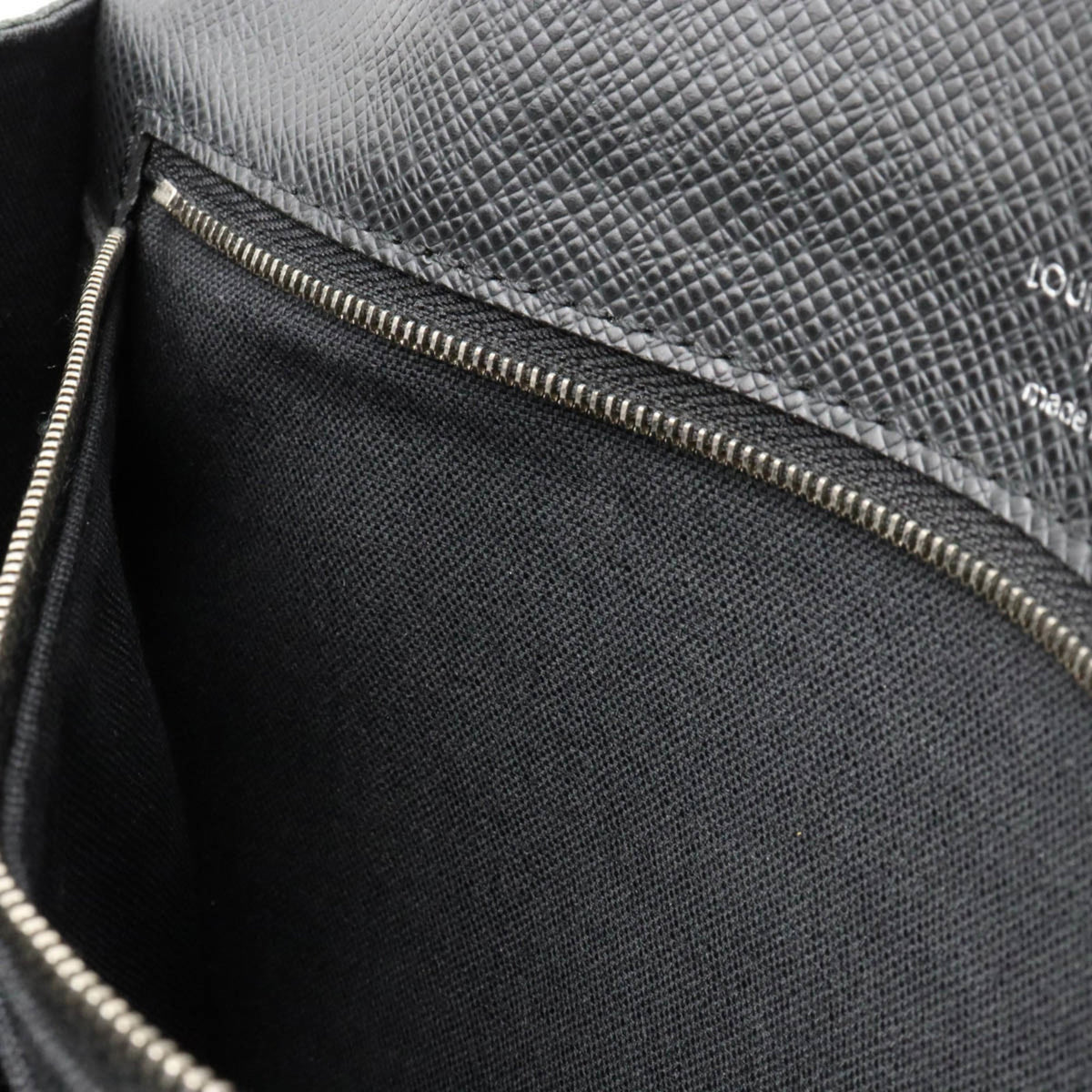 LOUIS VUITTON Taiga Belair Second Bag Clutch Ardoise Black M32592