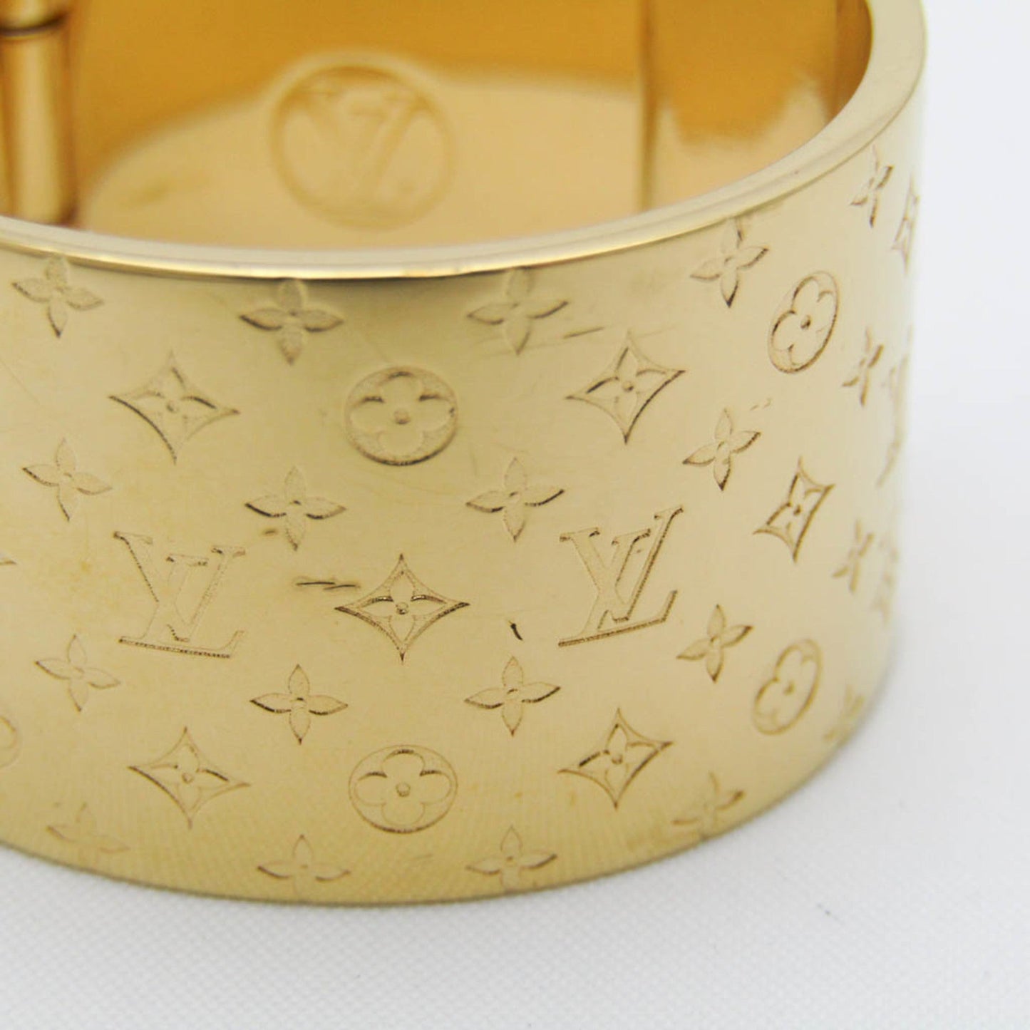 LOUIS VUITTON Metal Scarf Ring Gold Textile brooch nanogram M00226