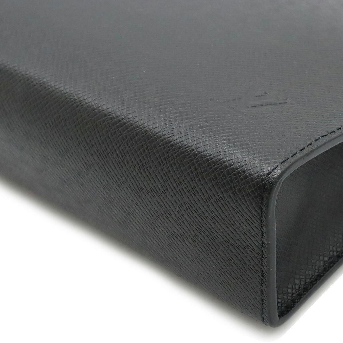LOUIS VUITTON Taiga Pochette Voyage MM Second Bag Clutch Calf Leather Noir Black M30547
