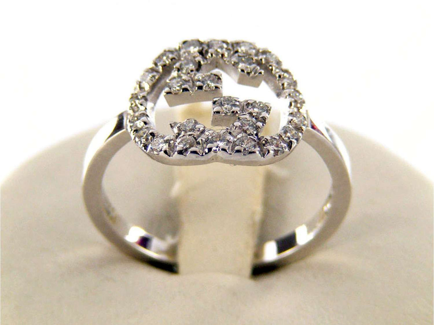 GUCCI RING HOOPS IN 18KT WHITE GOLD AND DIAMONDS