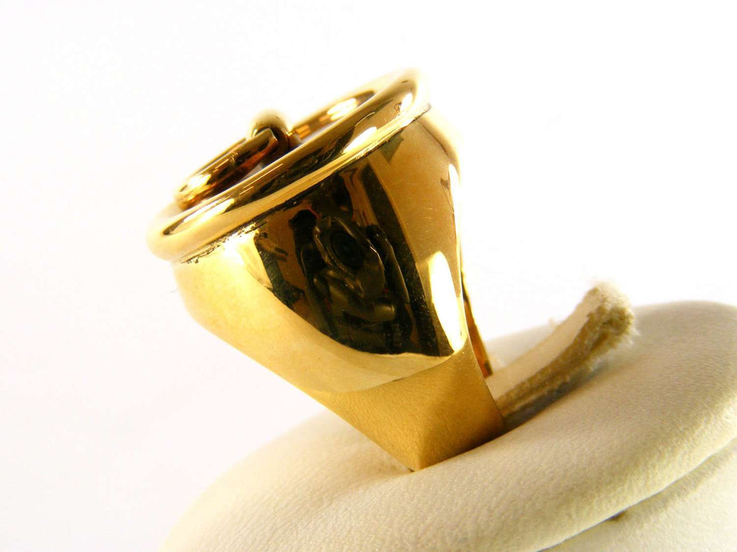 GUCCI RING HORSEBIT IN 18KT YELLOW GOLD AND EYE OF TIGER
