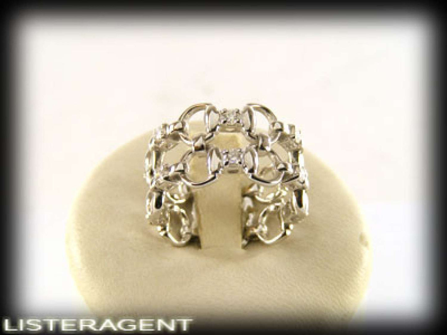 GUCCI RING HORSEBIT IN 18KT WHITE GOLD AND DIAMONDS