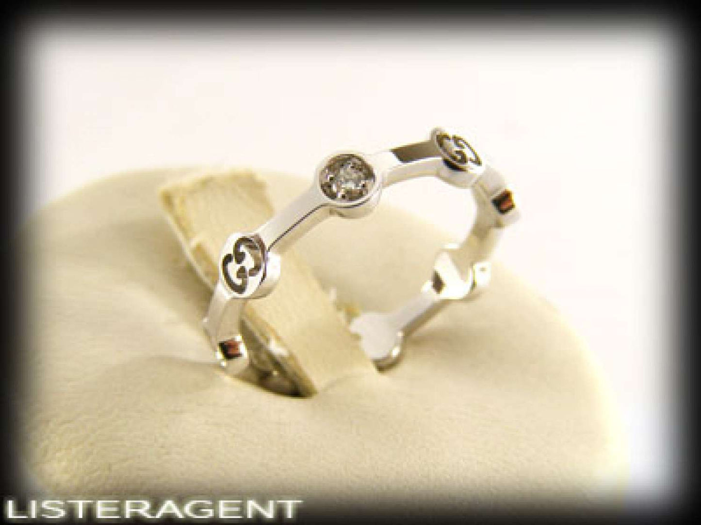 GUCCI RING GG MODULI TONDI IN 18KT WHITE GOLD AND DIAMONDS