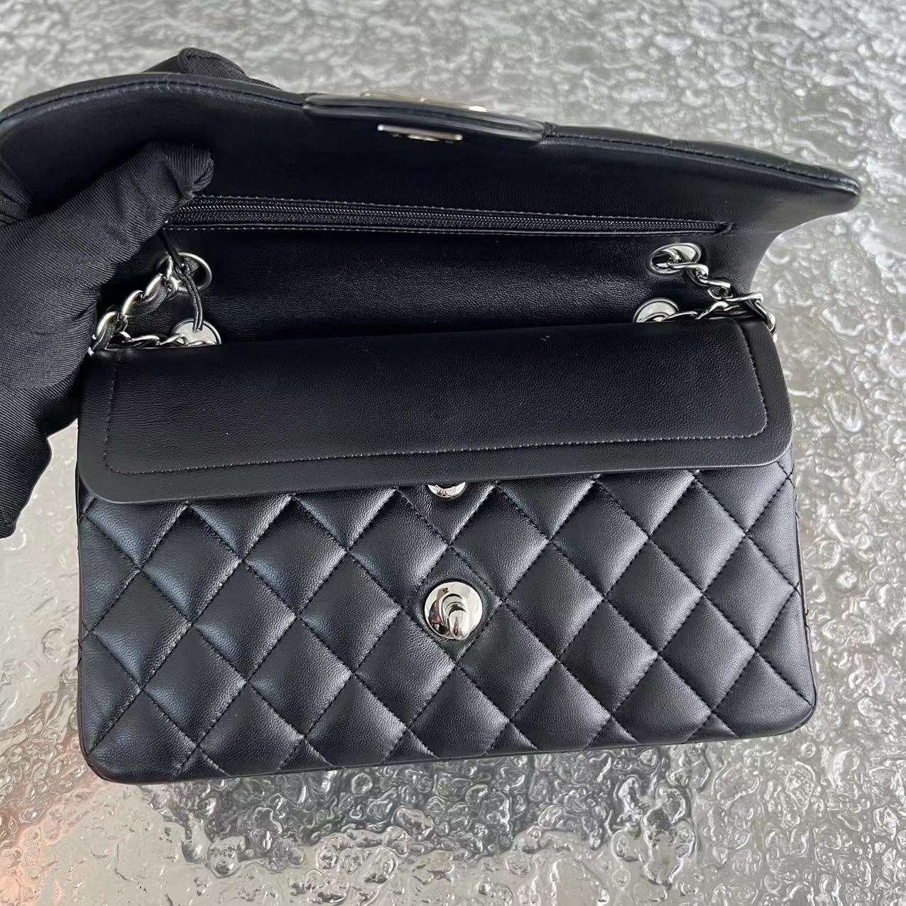 *2019 Receipt* Small Double Flap 23CM Quilted Lambskin Black Silver Hardware Series 27