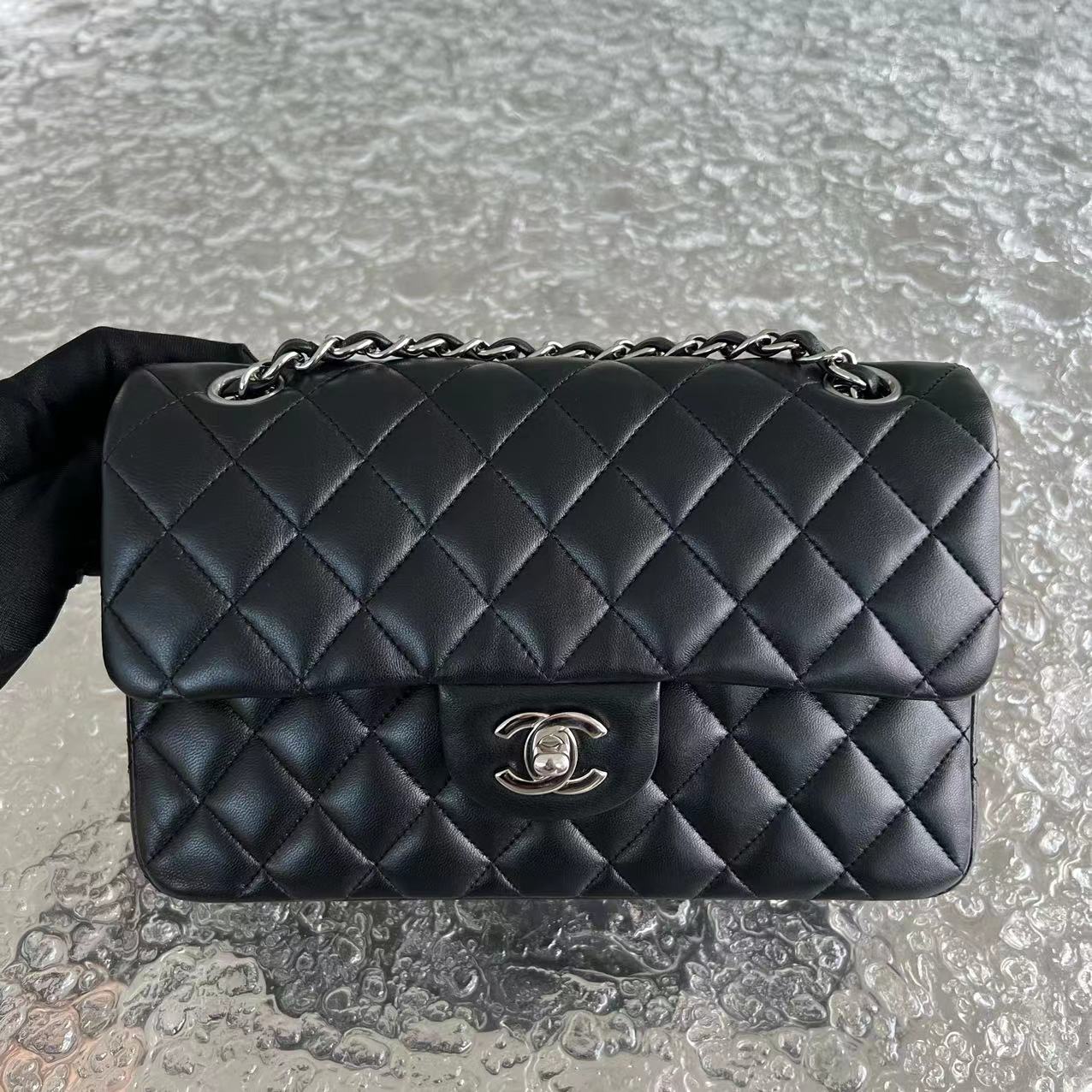 *2019 Receipt* Small Double Flap 23CM Quilted Lambskin Black Silver Hardware Series 27
