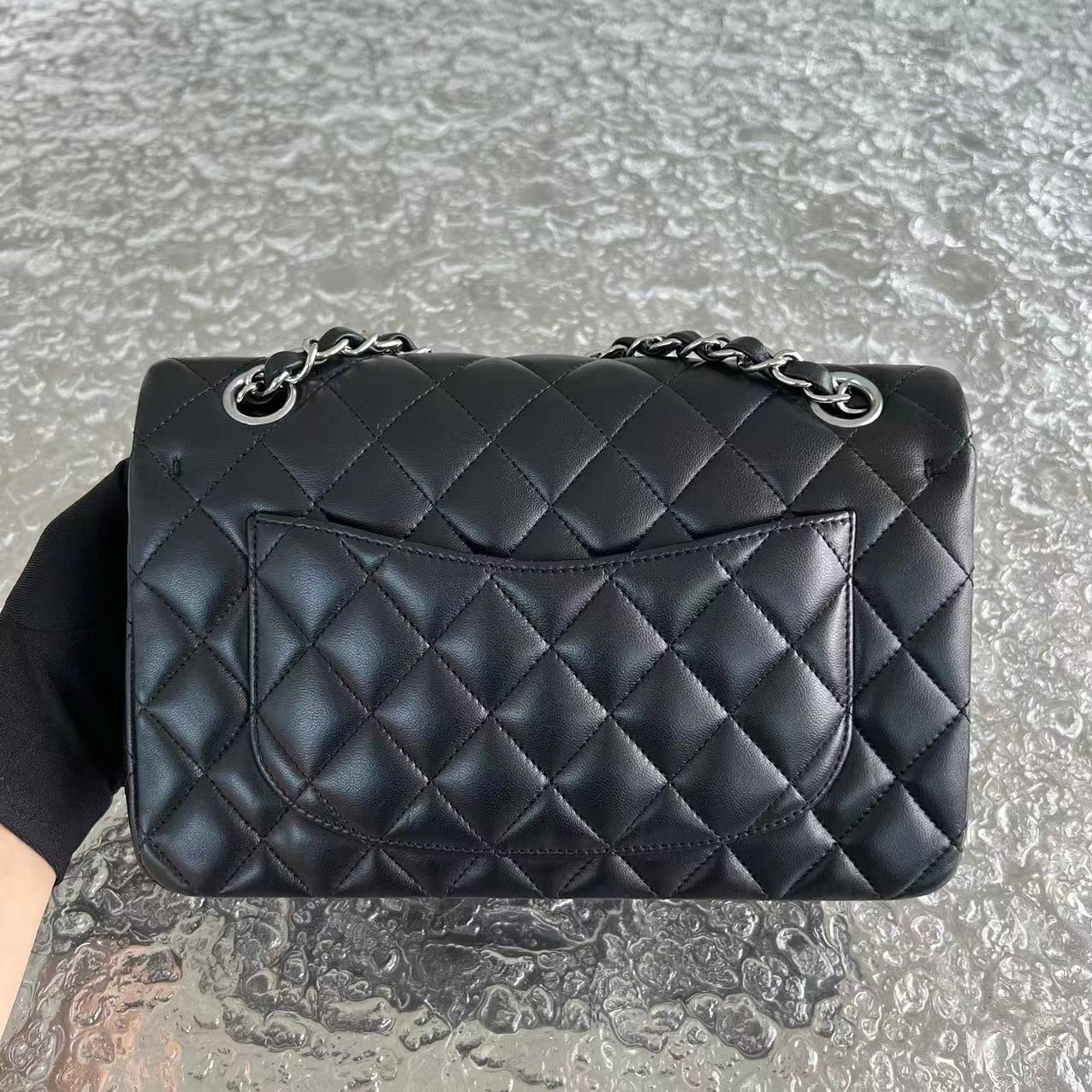 *2019 Receipt* Small Double Flap 23CM Quilted Lambskin Black Silver Hardware Series 27