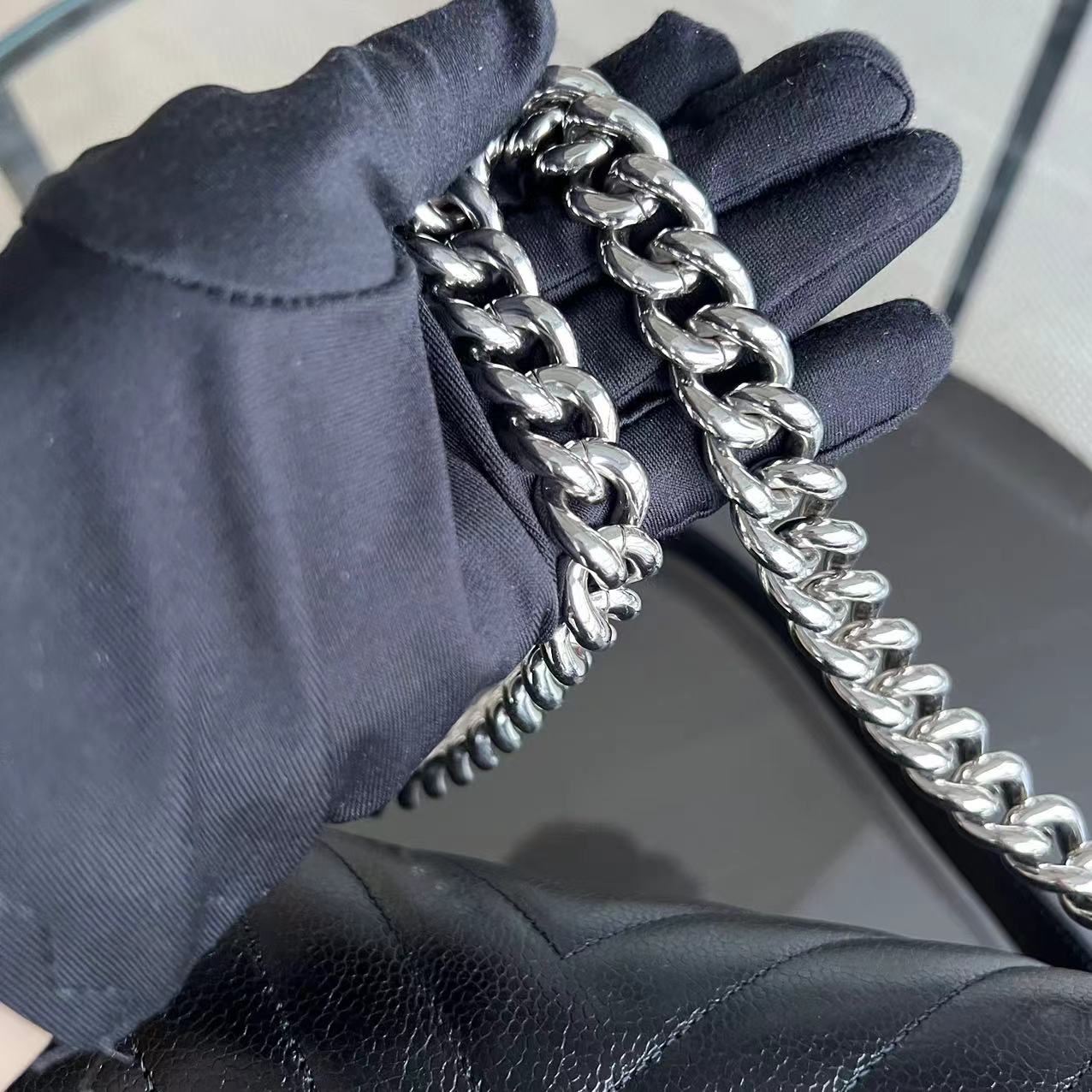 *2020 Receipt* Caviar Old Medium 25CM Chevron Black Silver Hardware Series 29