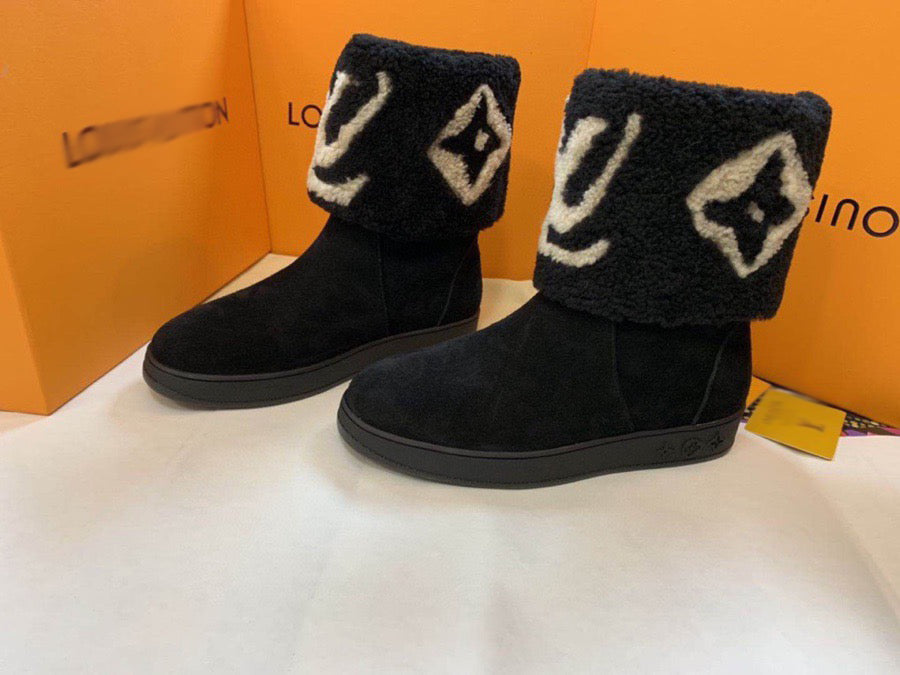 SE171  Lambs wool Size5-10