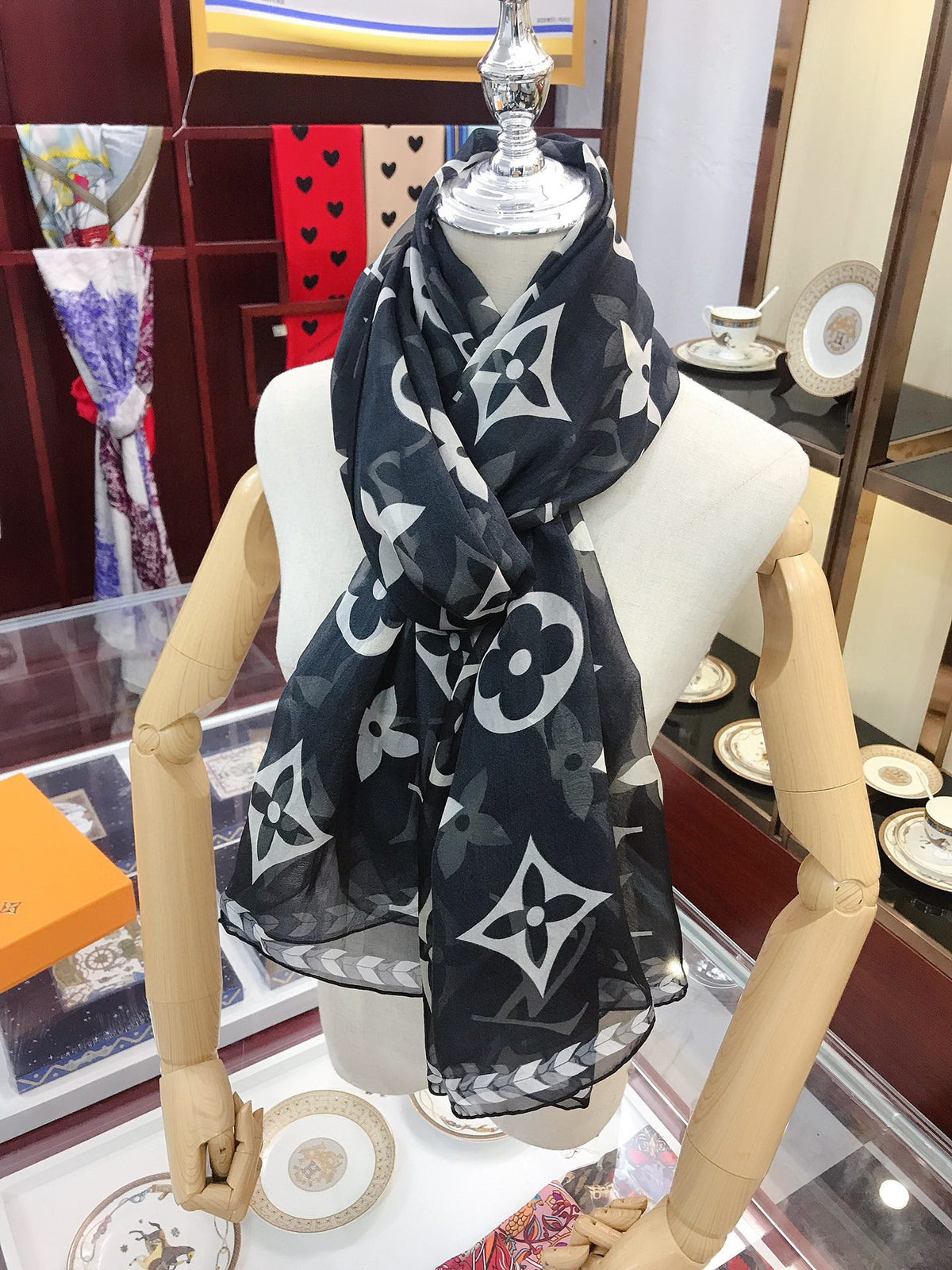 CLTH149 100% silk 200x110cm