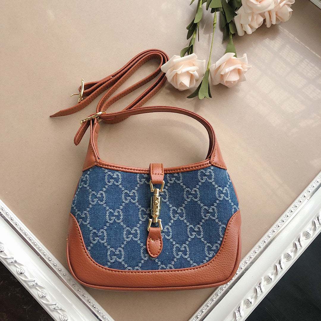 GC231   Mini:7.5x5.1x1.2inch   Small:11x7.5x2inch